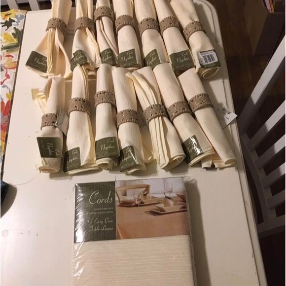 Linen colored 120” Table Cloth, 14matching cloth napkins, brown Napkin Rings.NWT - Picture 4 of 4